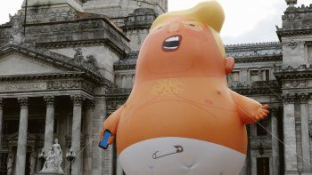 Carpas donde se realizaron charlas y el Baby Trump le dieron color a la Plaza del Congreso ayer.
