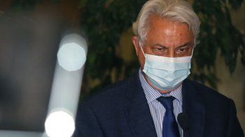 Jaime Naranjo habló por casi 15 horas para llegar hasta hoy martes, de manera que otro legislador aislado por covid pueda integrarse para votar en la acusación constitucional contra el presidente Sebastián Piñera. Jaime Naranjo habló por casi 15 horas para llegar hasta hoy martes, de manera que otro legislador aislado por covid pueda integrarse para votar en la acusación constitucional contra el presidente Sebastián Piñera.