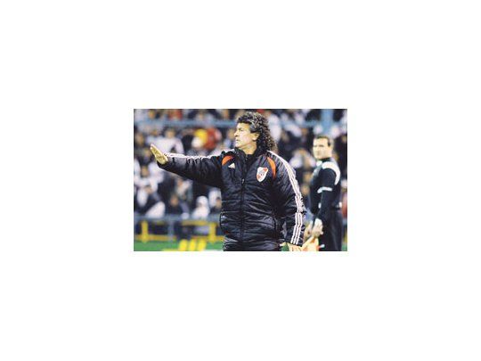 Néstor Gorosito otra vez está en la cuerda floja. Tiene una semana decisiva ante Colón por el Apertura y frente a Lanús por la Copa Sudamericana.