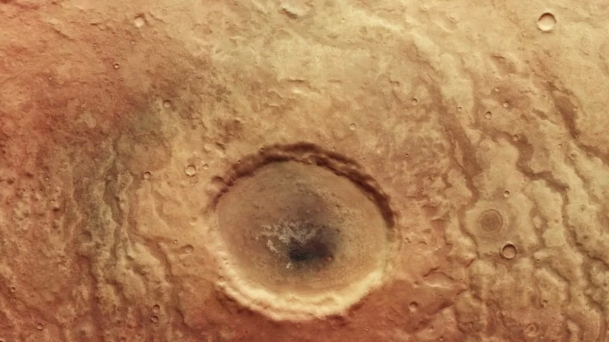 Marte: las impactantes imágenes del "ojo abierto" de 30 kilómetros de diámetro
