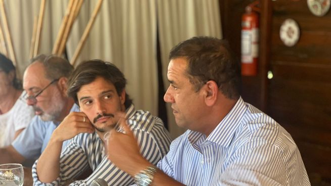 Los senadores nacionalistas Sebastián Da Silva y Jorge Gandini, en un evento partidario.