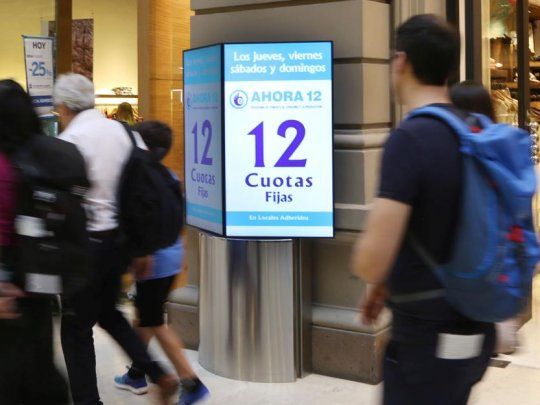 En momentos donde la crisis crece, los locales ofrecen descuentos extras a la promociones bancarias.