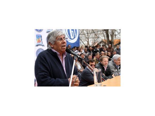 Hugo Moyano con petroleros en Neuquén.