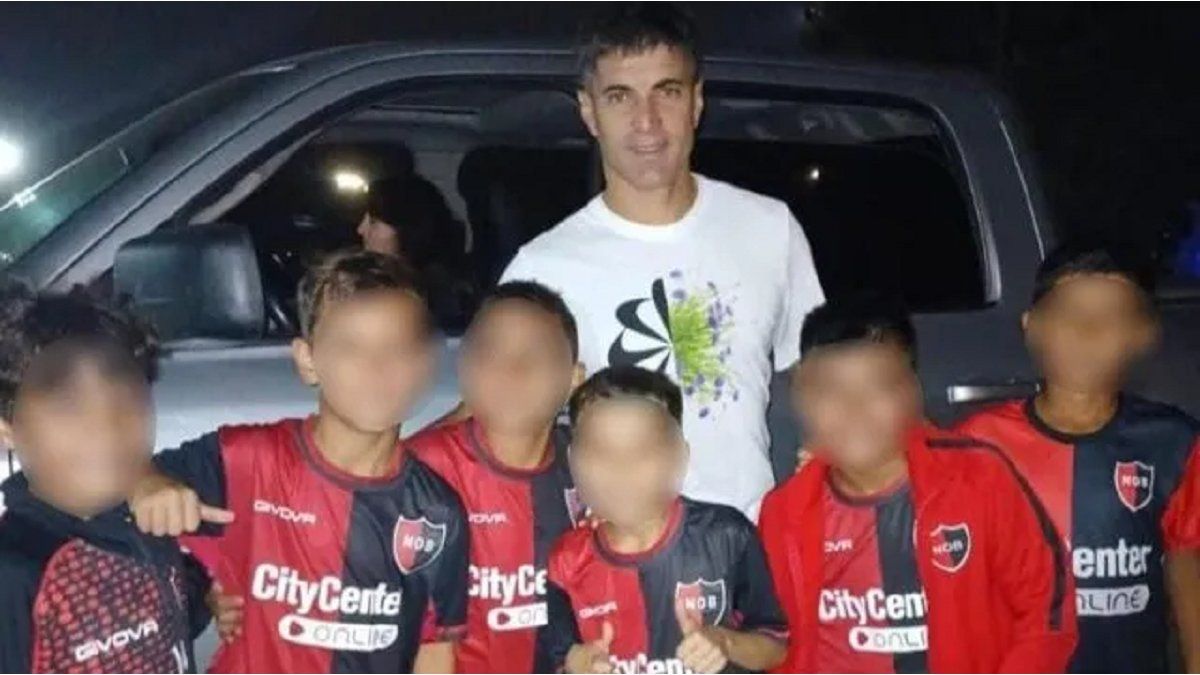 Scandal in Rosario: Newell’s sanctioned six youth for a photo with a Central Rosario player