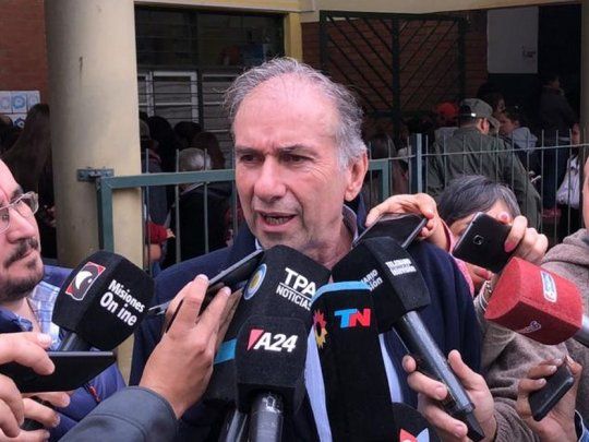 El candidato a gobernador de Misiones por Cambiemos, Humberto Schiavoni, votó hoy en las elecciones provinciales y aseguró que es el día más complicado de su campaña.