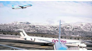 Vuelos. El aeropuerto de la ciudad operó normalmente durante todo el día de ayer, lo que permitió que despegaran y aterrizaran todos los vuelos. Así, se marcharon los últimos pasajeros que permanecían varados.