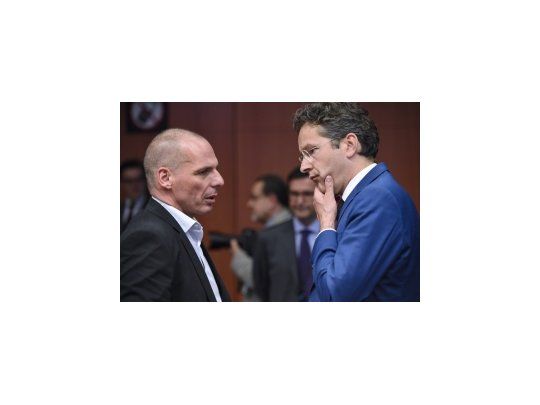 Yanis Varufakis, ministro de Finanzas de Grecia, junto al presidente del Eurogrupo, Jeroen Dijsselbloem