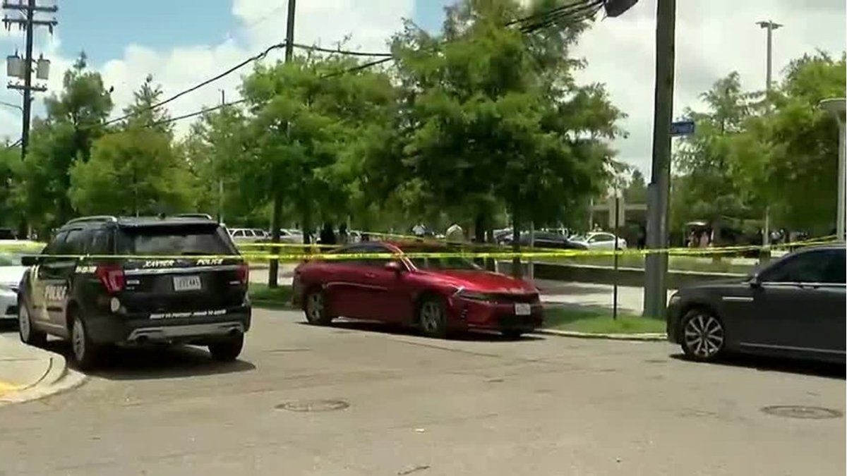 At least one dead and two injured in a new shooting in the United States