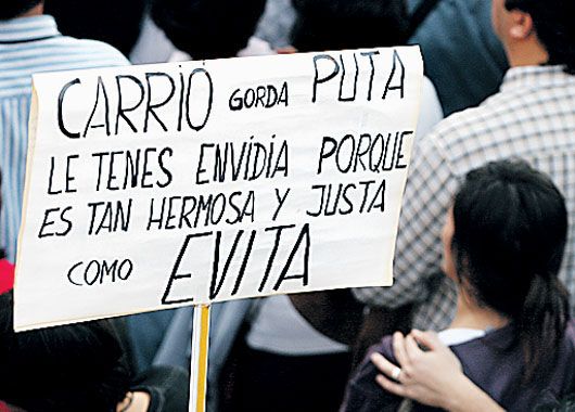 No anduvieron con eufemismos en el acto de Kirchner, y Elisa Carrió fue el centro de las críticas en la disputa entre las dos políticas más importantes del país.