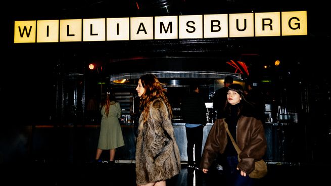 Williamsburg volvió a sus orígenes con un único local renovado en Paseo de la Infanta, donde el espacio vuelve a ser parte central de la experiencia.