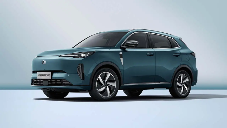 The CS55 PHEV combines modern design with advanced technology: 1.5 105 HP engine together with an electric motor with 212 HP and 330 Nm of torque, offering up to 1,085 km of total autonomy (120 km in electric mode). The CS55 PHEV combines modern design with advanced technology: 1.5 105 HP engine together with an electric motor with 212 HP and 330 Nm of torque, offering up to 1,085 km of total autonomy (120 km in electric mode).
