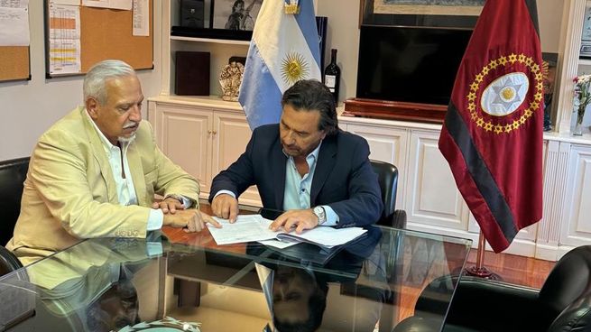Gustavo Sáenz y Juan Carlos Romero en la Casa de Gobierno salteña. 