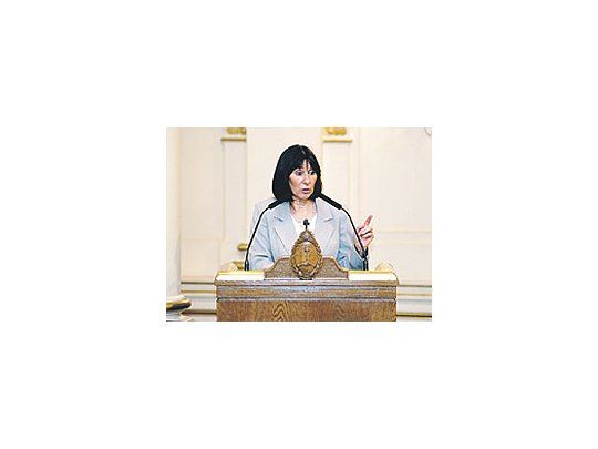 Felisa Miceli ayer en Casa de Gobierno, al lanzar medidasde protección para motocicletas. Hoy viajará a Brasilen momentos de fragilidad del comercio en el Mercosur.