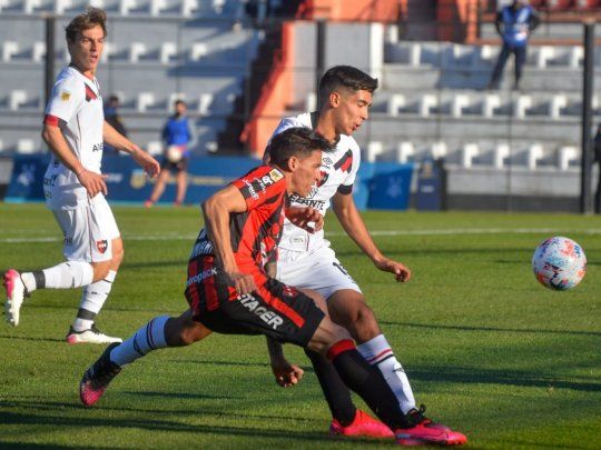 Patronato y Newells empatan por la Liga Profesional.