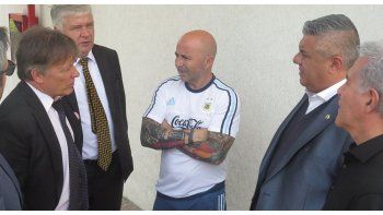 Sampaoli también estuvo junto a la comitiva rusa con el objetivo de conocer el estado de las instalaciones donde se alojará la Selección durante el Mundial (Foto: @Argentina).