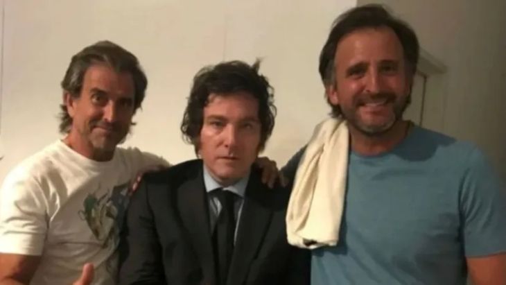 Bertie y Joaquín Benegas Lynch junto a Javier Milei.
