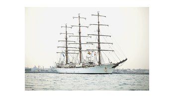 ámbito.com | La fragata Libertad, liberada de su cautiverio buitre en Ghana, viaja a Mar del Plata, donde tienen que apurar los fondos para trabajos de dragado que abran la vía de acceso al puerto local.