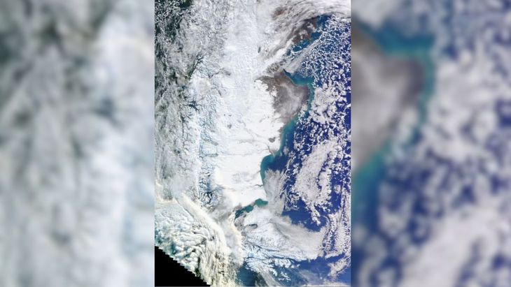 La imagen satelital capturada por la NASA: la impactante nevada en Santa Cruz. 