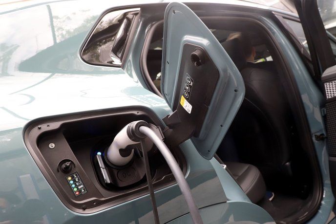 En la Argentina, pese al avance del segmento electrificado, la red de carga todavía es limitada y está concentrada en los grandes centros urbanos.