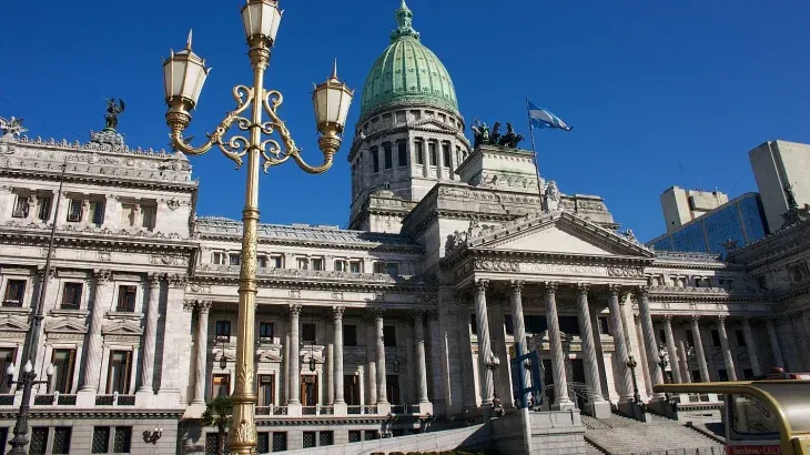 El presidente electo Javier Milei convocará a sesiones extraordinarias en el Congreso.
