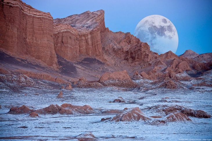 The Valley of the Moon is located about 273 kilometers from the capital of San Juan. The Valley of the Moon is located about 273 kilometers from the capital of San Juan.
