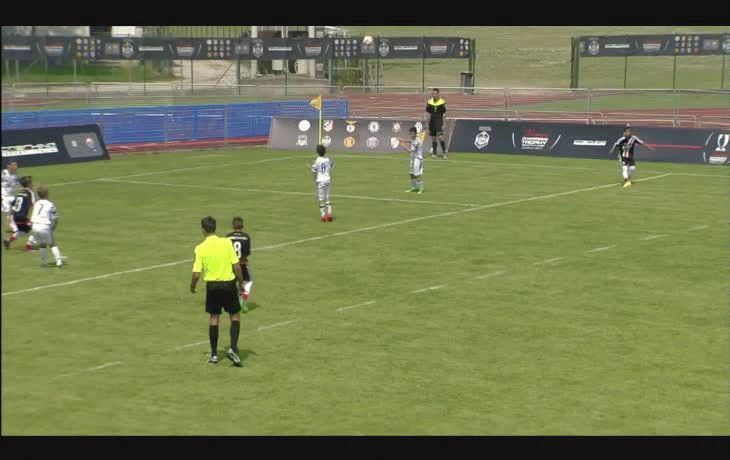 PSV cerró la compra de la joya de Vélez y lo presentó como si se tratara de un videojuego