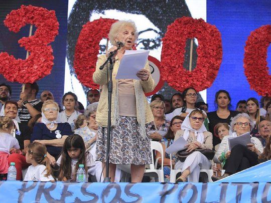 Día de la Memoria Golpe de Estado Carlotto acto.jpg