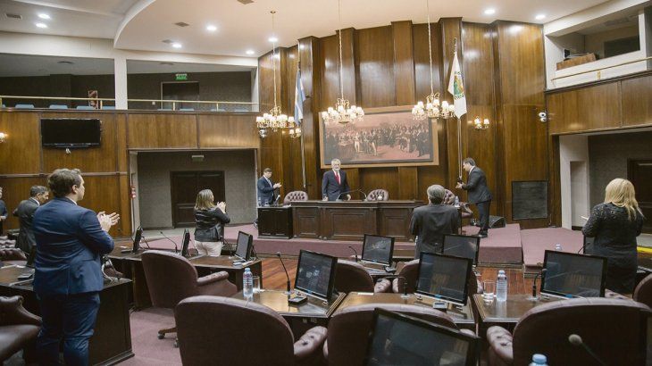 Reducci&oacute;n. Alberto Rodr&iacute;guez Sa&aacute; habl&oacute; solo ante los jefes de bloque, mientras que los legisladores firmaron presencia y siguieron el discurso cada uno desde su despacho.
