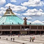 Se inauguran las obras de la Plaza Monumental de la Basílica de Guadalupe en 1951. Se inauguran las obras de la Plaza Monumental de la Basílica de Guadalupe en 1951.