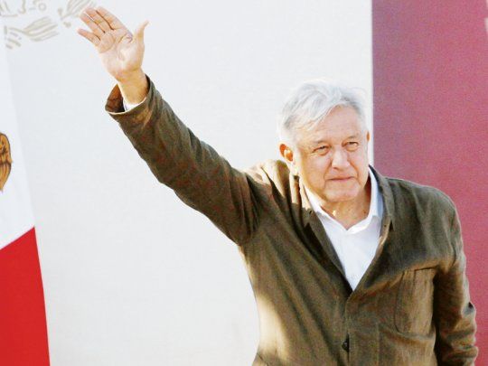 Dignidad. Andrés Manuel López Obrador encabezó el sábado en Tijuana un acto por la defensa de la dignidad de México y la amistad con el pueblo de Estados Unidos. Los acuerdos se cumplen, dijo en tono conciliador.
