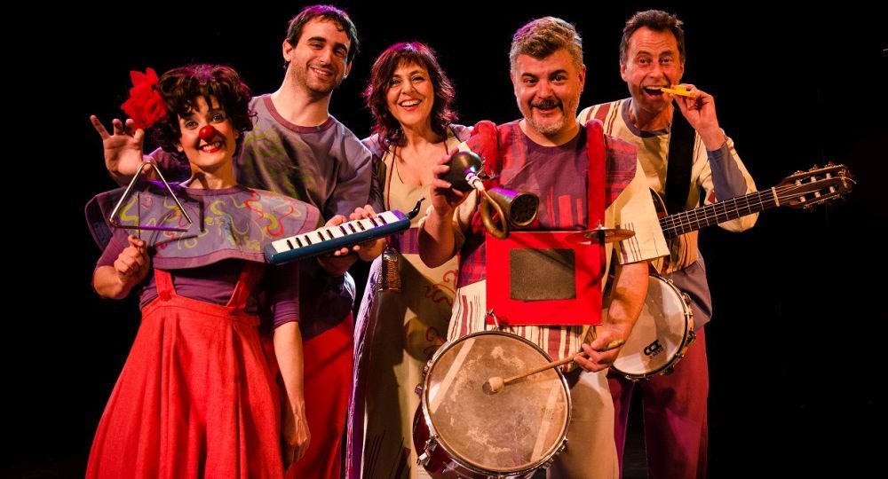 El Teatro Xirgu recibe los trabalenguas, juegos de palabra e instrumentos excéntricos de Caracachumba.