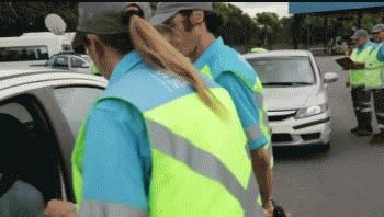 Incidente con un conductor alcoholizado durante un control de seguridad vial.
