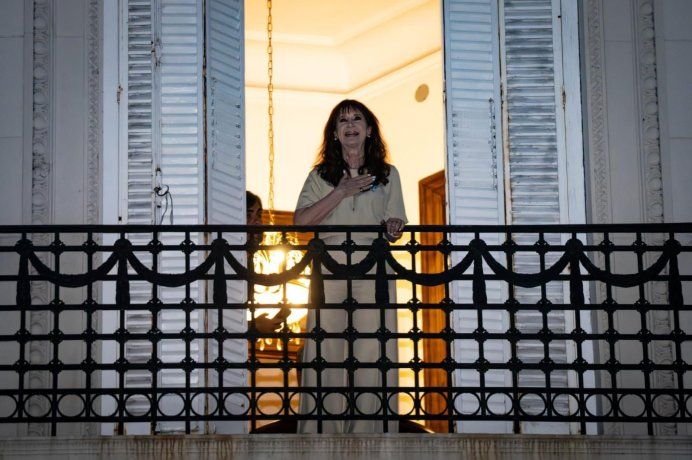La izquierda y el peronismo repudiaron la condena a Cristina Fernández de Kirchner. La izquierda y el peronismo repudiaron la condena a Cristina Fernández de Kirchner.