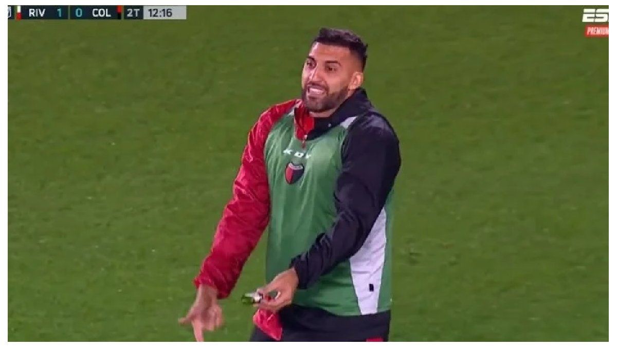 “Wanchope” Ábila continued his duel with the River fans and reminded them of the relegation “Wanchope” Ábila continued his duel with the River fans and reminded them of the relegation