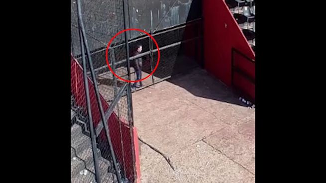 Vinculan al presidente de Newells con el caso de la bandera en la despedida de Maxi Rodríguez.