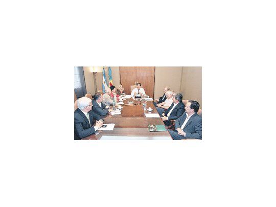 El jefe de Gabinete de Buenos Aires, Alberto Pérez, negoció ayer con intendentes radicales el acompañamiento del partido a la votación del proyecto de gasto 2014.