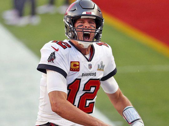 Tom Brady se retira a sus 45 años.