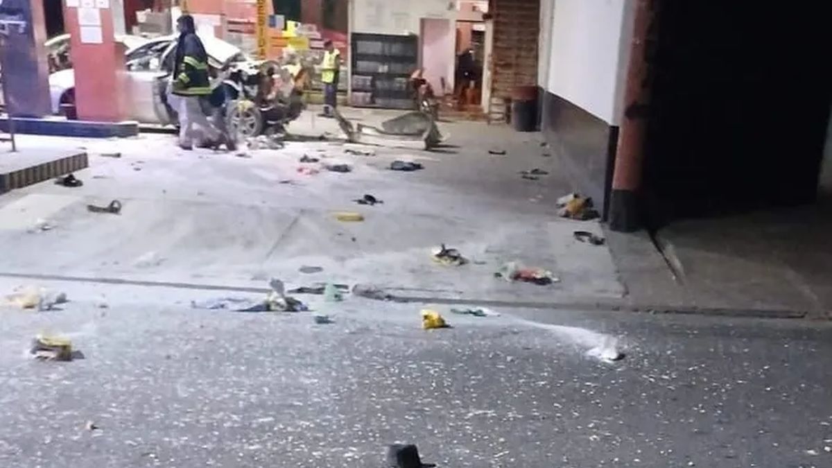 Sorpresa En Salta Explotó Un Auto Mientras Cargaba Gnc Y Volaron