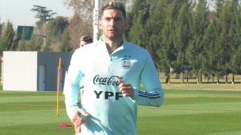Lucas Alario busca un lugar en el Mundial Qatar 2022 con la Selección.