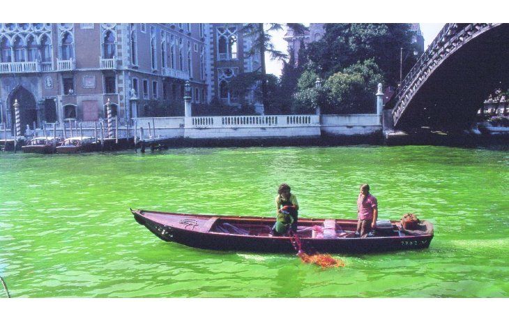 ámbito.com | García Uriburu. Gesto sesentista, la coloración del Gran Canal le costó la cárcel al artista argentino.