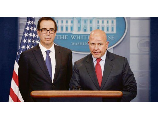 Anuncio. Steven Mnuchin, secretario del Tesoro de EE.UU. (izquierda), y H. R. McMaster, asesor de Seguridad Nacional (derecha), fueron los encargados de detallar las sanciones contra Nicolás Maduro.