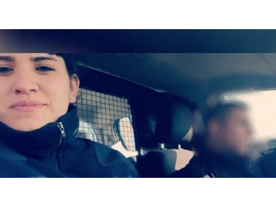 Me dispararon, me estoy muriendo, alcanzó a escribir la oficial a su marido mediante su teléfono celular, según informó C5N.