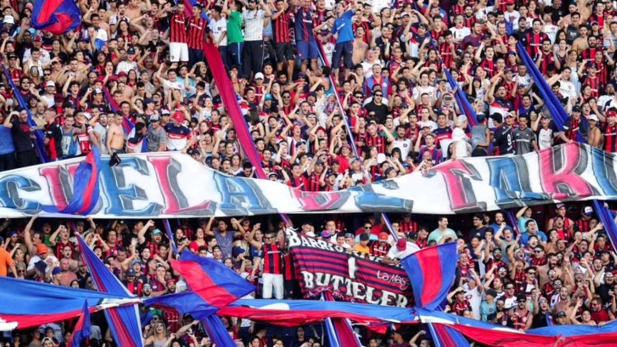 Tension in San Lorenzo: the barrabrava visited the squad during training