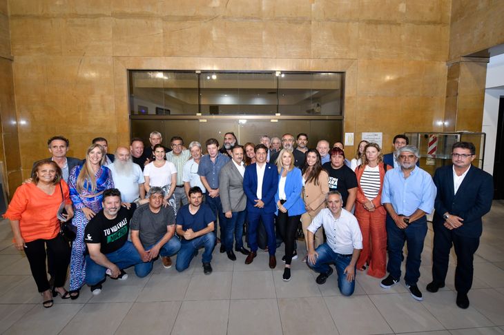 El peronismo exhibi&oacute; fortaleza en una cumbre en el centro porte&ntilde;o.&nbsp;