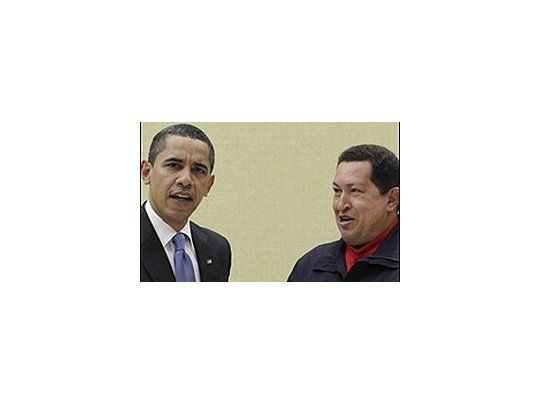 Barack Obama junto a Hugo Chávez