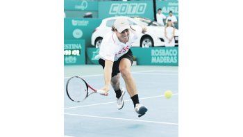 Gastón Gaudio en acción en el homenaje que se le realizó en el Buenos Aires Lawn Tennis previo a la final de la Copa Argentina.