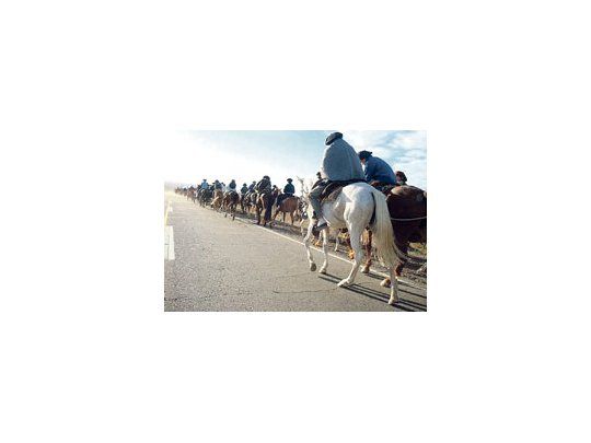 Cada año llegan hasta el lugar cientos de gauchos a caballo para dar prueba de su devoción por el mítico personaje.
