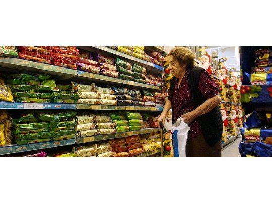 La canasta contendrá casi 200 productos de primeras y segundas marcas de artículos de almacén, lácteos, carne y pollos, verduras y frutas, jugos, gaseosas, cerveza, higiene, perfumería y limpieza.