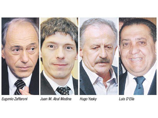 Con excluidos y opiniones, cofradía K apura debate por Constitución