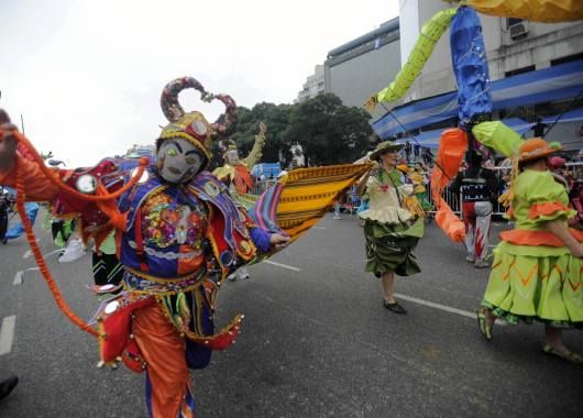 Las provincias llevaron espectáculos y baile a los festejos del Bicentenario (foto 1)